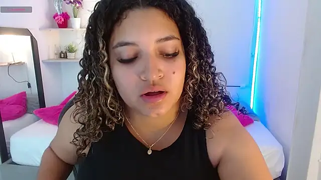 Snapshot of Julia_Boobs chatting on October 16, 12:17 pm Julia Boobs online show from October 16, 12:17 pm