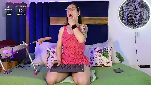 Snapshot of Andromeda-jade chatting on February 3, 3:37 am Andromeda-jade online show from February 3, 3:37 am