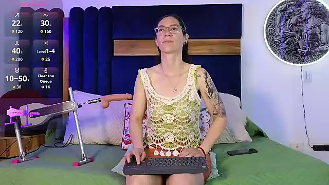 Snapshot of Andromeda-jade chatting on February 5, 3:44 am Andromeda-jade online show from February 5, 3:44 am