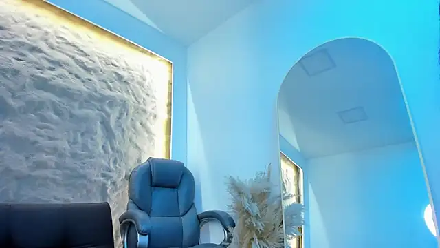 Isa  Blanc online show from February 27, 3:04 am