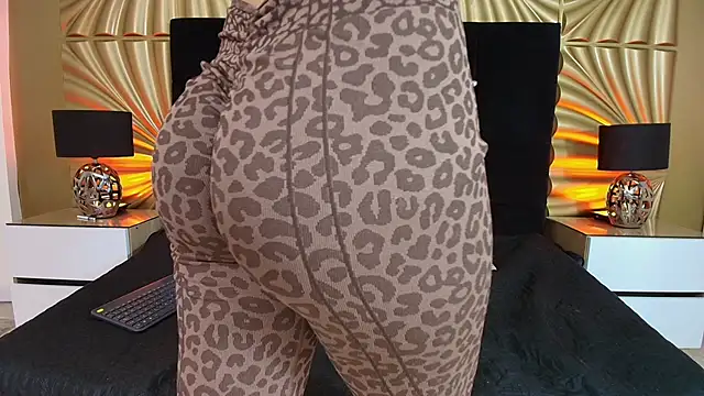 Snapshot of emmily_keller19 chatting on February 24, 1:20 pm emmily keller19 online show from February 24, 1:20 pm