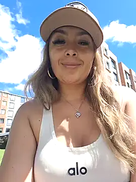 lauramcdowell1 online show from January 23, 3:43 pm