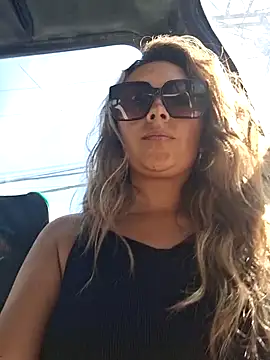 lauramcdowell1 online show from February 1, 2:13 pm