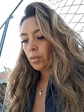 lauramcdowell1 online show from February 15, 2:00 pm