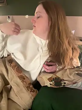 GingerSnap33 online show from February 11, 3:40 am