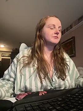 GingerSnap33 online show from March 9, 12:21 am