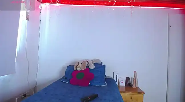 juli05star20 online show from December 7, 12:24 pm