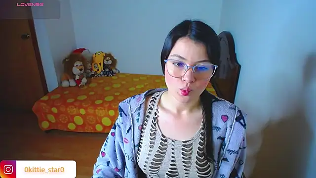 juli05star20 online show from March 7, 3:49 pm