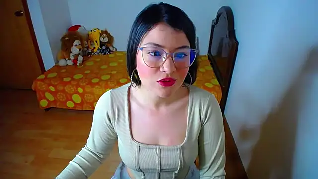 juli05star20 online show from March 14, 11:45 am