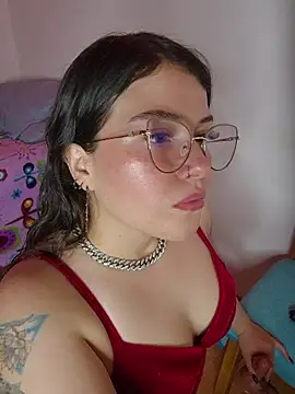 Snapshot of juli05star20 chatting on February 19, 4:30 am juli05star20 online show from February 19, 4:30 am