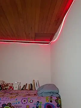 Snapshot of juli05star20 chatting on February 27, 1:38 am juli05star20 online show from February 27, 1:38 am