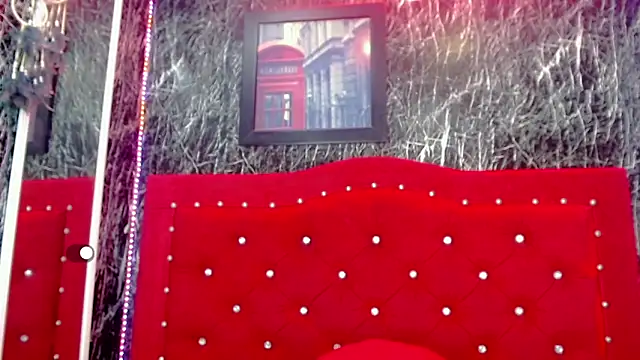 Snapshot of SexyJuliii21 chatting on December 23, 6:44 am SexyJuliii21 online show from December 23, 6:44 am