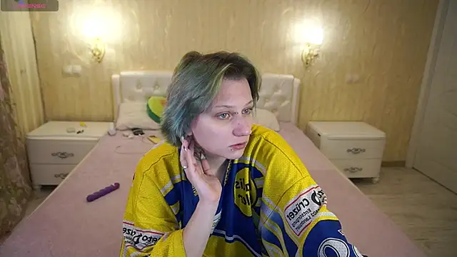 Snapshot of LunaaMayy chatting on February 5, 10:58 pm LunaaMayy online show from February 5, 10:58 pm