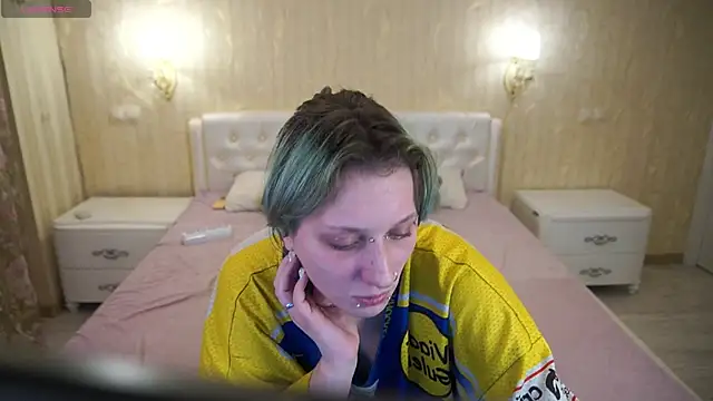 Snapshot of LunaaMayy chatting on February 16, 12:07 am LunaaMayy online show from February 16, 12:07 am