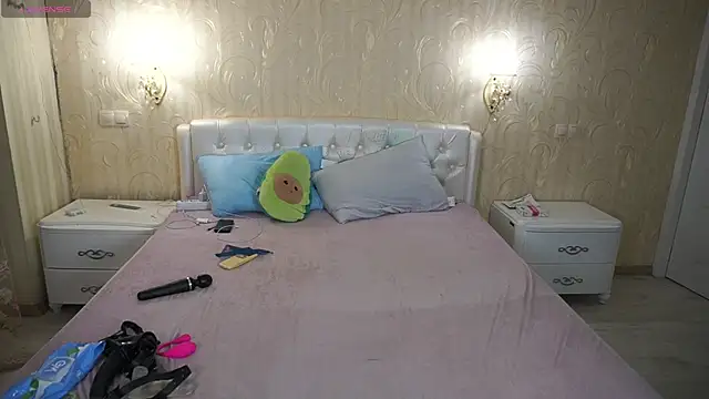 Snapshot of LunaaMayy chatting on March 2, 11:44 pm LunaaMayy online show from March 2, 11:44 pm