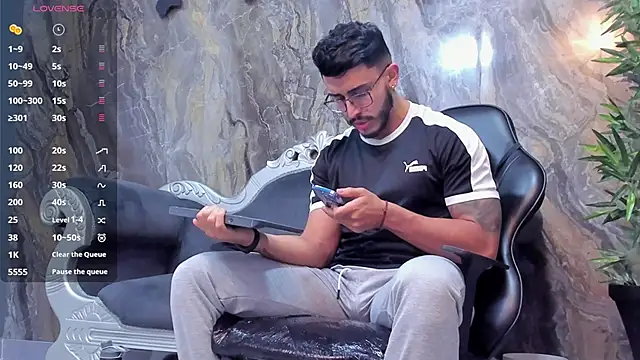 Liam Kleiin online show from January 29, 11:30 am