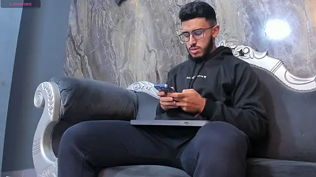 Liam Kleiin online show from March 18, 11:30 am