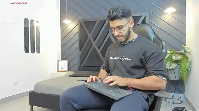 Liam Kleiin online show from October 1, 11:16 am