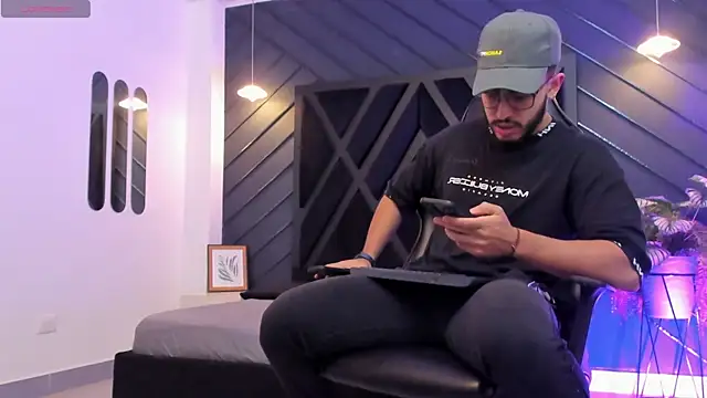 Liam Kleiin online show from October 4, 11:19 am