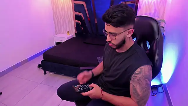 Liam Kleiin online show from December 19, 11:39 am