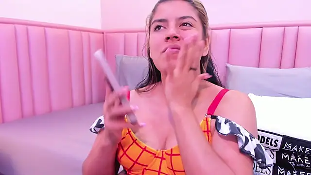 taylor cupper online show from November 17, 12:27 am