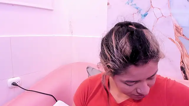 taylor cupper online show from November 20, 3:18 am