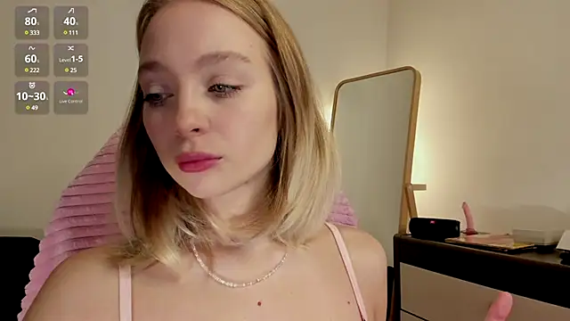 Snapshot of _LISA_BABYMETAL_ chatting on December 3, 12:49 pm LISA BABYMETAL online show from December 3, 12:49 pm