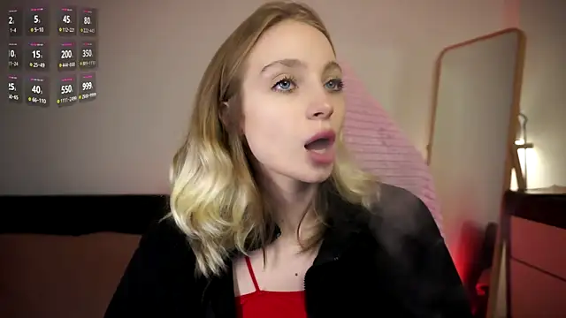 Snapshot of _LISA_BABYMETAL_ chatting on December 13, 4:16 pm LISA BABYMETAL online show from December 13, 4:16 pm