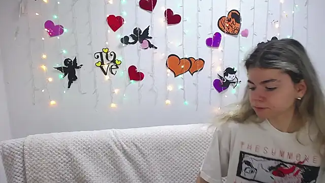 TinaRedly online show from January 31, 6:36 pm