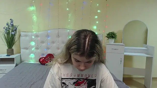 TinaRedly online show from February 2, 1:41 pm