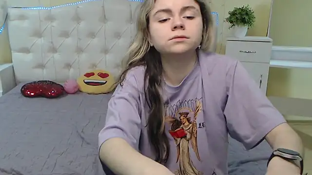 TinaRedly online show from February 5, 4:36 pm