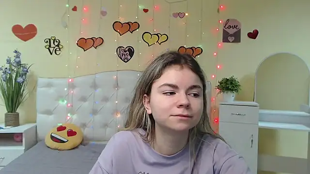 TinaRedly online show from February 17, 4:20 am