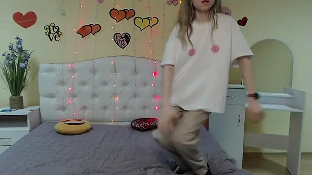 TinaRedly online show from March 9, 9:46 am