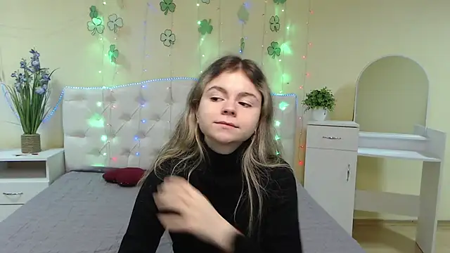 TinaRedly online show from March 19, 6:23 pm