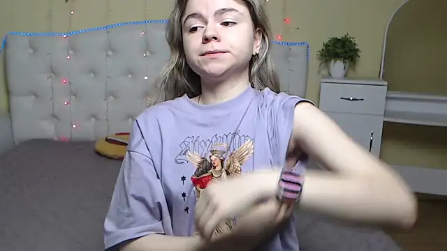 TinaRedly online show from March 23, 12:47 am