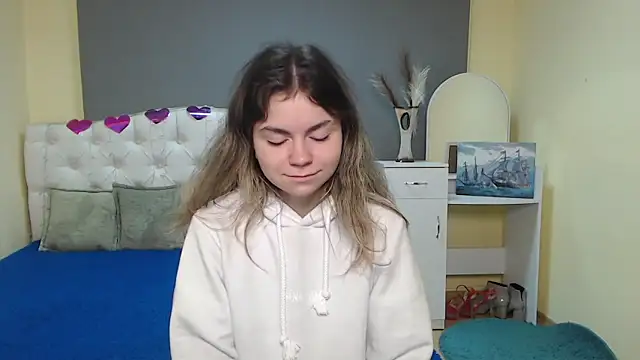 TinaRedly online show from September 26, 6:06 am