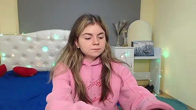 TinaRedly online show from January 18, 8:01 pm