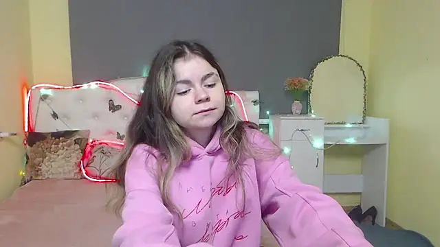 TinaRedly online show from April 24, 5:54 am