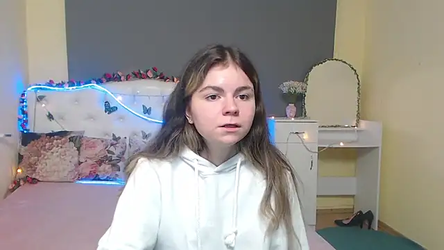 Snapshot of TinaRedly chatting on May 1, 6:01 pm TinaRedly online show from May 1, 6:01 pm