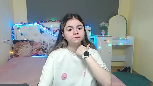 Snapshot of TinaRedly chatting on May 3, 5:19 pm TinaRedly online show from May 3, 5:19 pm