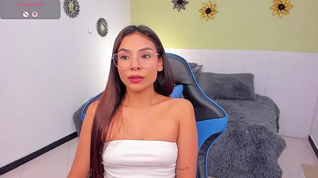 Snapshot of amira_cute2 chatting on March 5, 3:51 pm amira cute2 online show from March 5, 3:51 pm