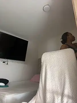 kellya  online show from February 3, 11:37 am