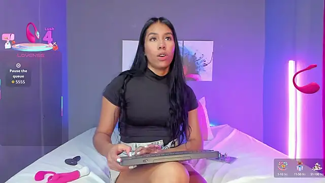 Snapshot of MadissonShakur chatting on October 7, 5:21 pm MadissonShakur online show from October 7, 5:21 pm