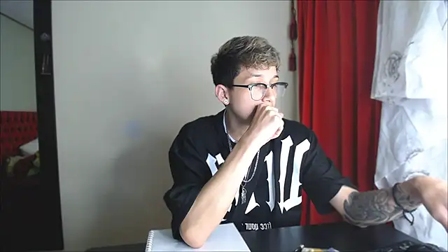 Snapshot of _Thomas_hot_ chatting on December 27, 10:48 pm Thomas hot online show from December 27, 10:48 pm