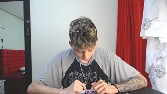 Snapshot of _Thomas_hot_ chatting on December 31, 6:05 am Thomas hot online show from December 31, 6:05 am