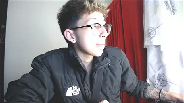 Snapshot of _Thomas_hot_ chatting on January 15, 12:04 pm Thomas hot online show from January 15, 12:04 pm