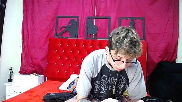 Snapshot of _Thomas_hot_ chatting on February 15, 5:09 am Thomas hot online show from February 15, 5:09 am