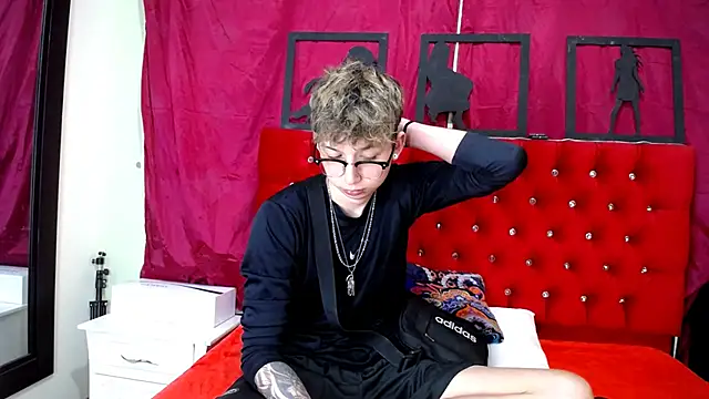 Snapshot of _Thomas_hot_ chatting on February 16, 12:19 am Thomas hot online show from February 16, 12:19 am