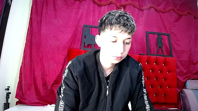Snapshot of _Thomas_hot_ chatting on March 12, 2:41 am Thomas hot online show from March 12, 2:41 am