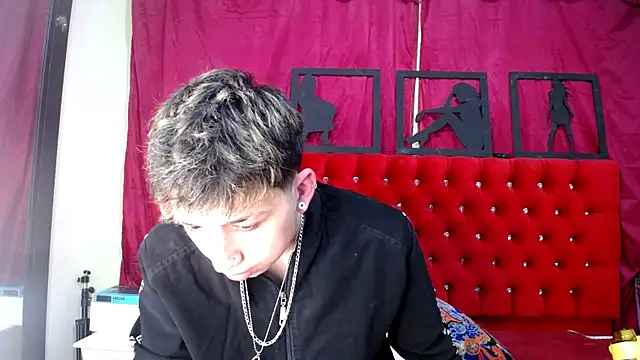 Snapshot of _Thomas_hot_ chatting on March 18, 7:08 am Thomas hot online show from March 18, 7:08 am
